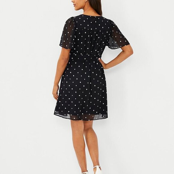 Ann Taylor Size M Black and white Floral embroidered shift dress with belt - Picture 2 of 12